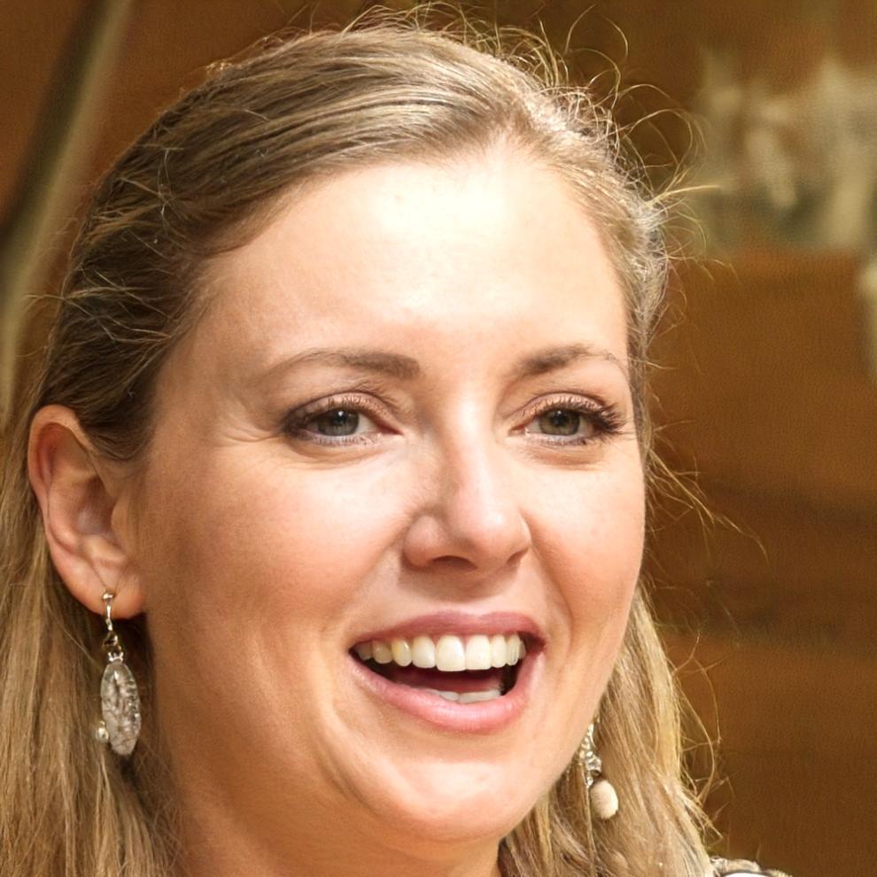 Freya Lindqvist, Senior Financial Analyst